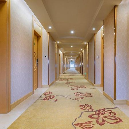 Vienna International Hotel Shenzhen Qianhai Esterno foto